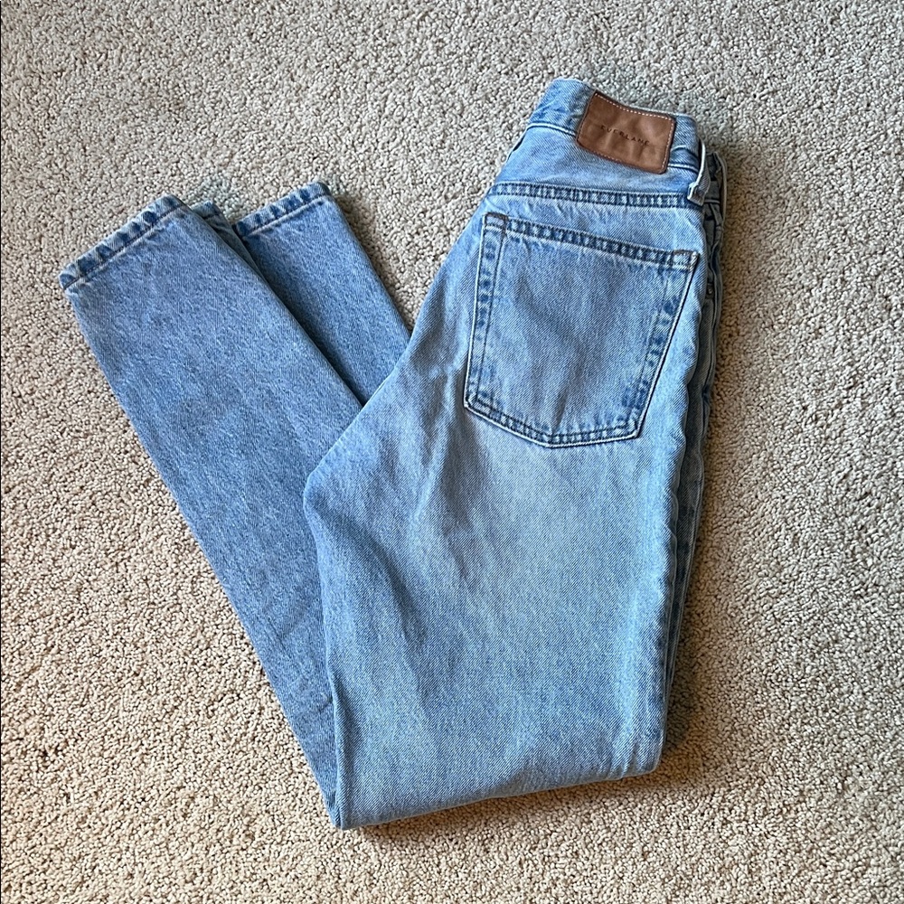 Everlane The ’90s Cheeky Jean – Size 23 Regular – Light Wash